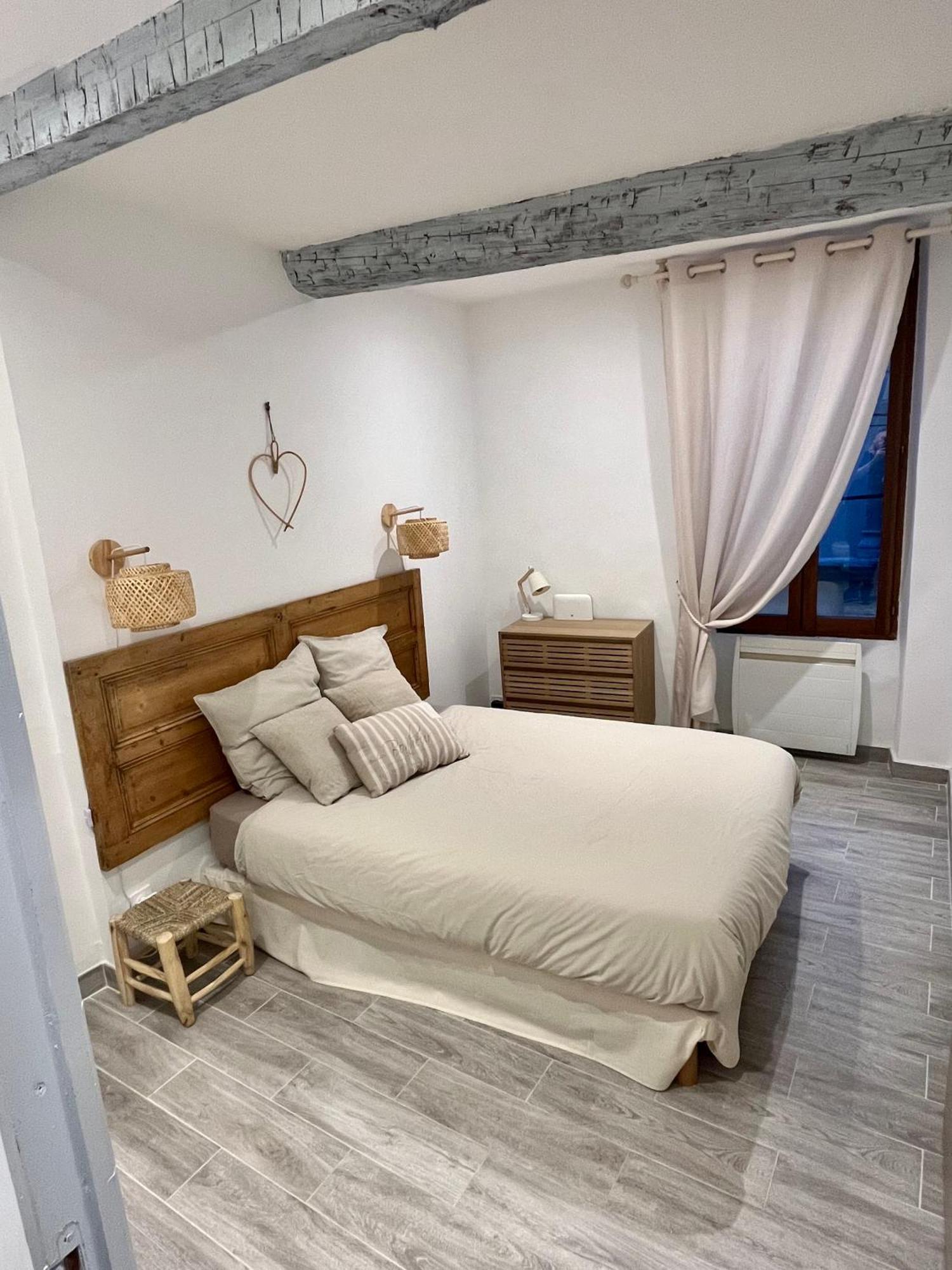 Appartement T2 Centre Village Cucuron Exterior foto